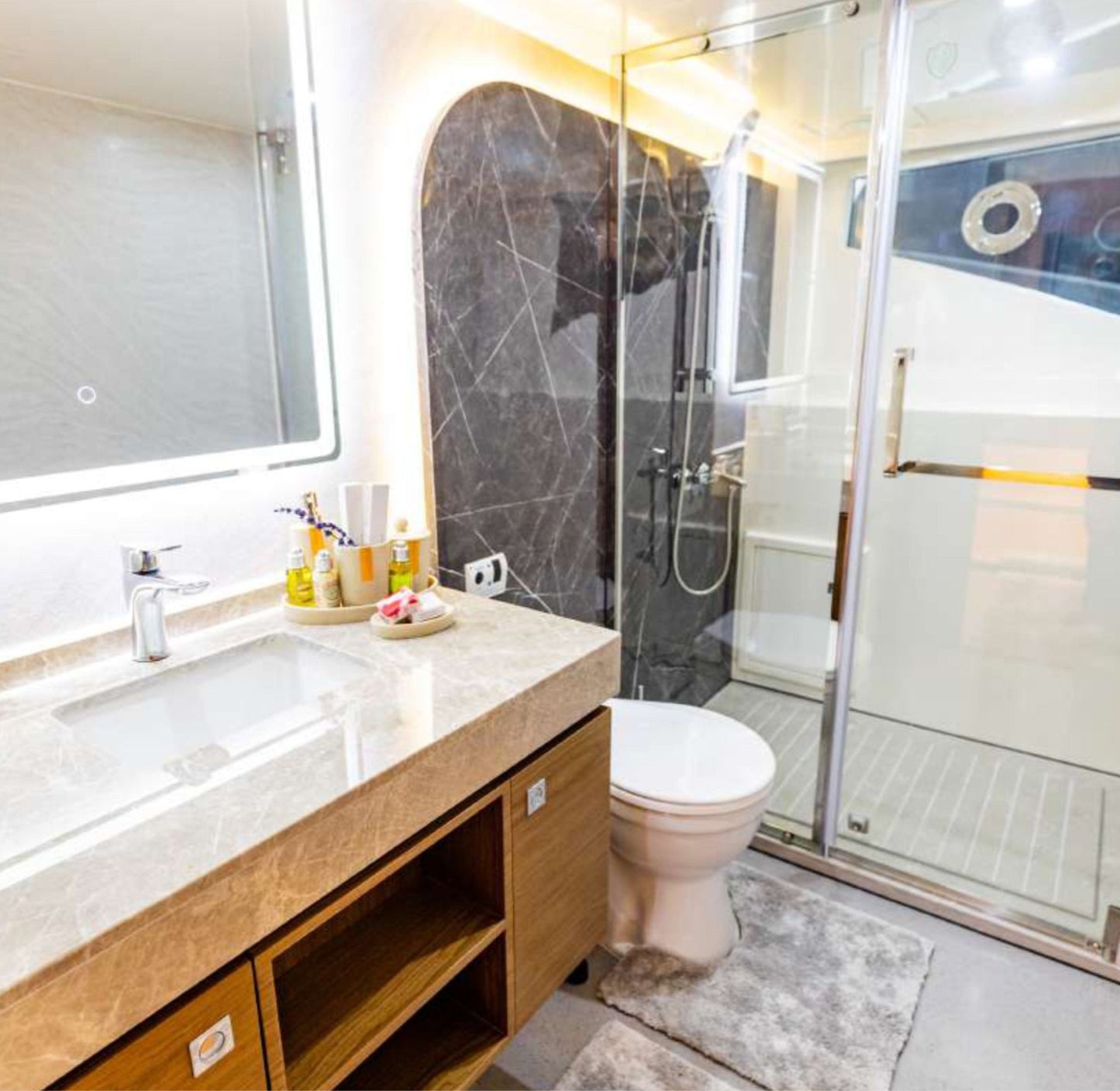 Reno,Gala,Aura 62ft(19m) 25 Guest Capacity - Flame Travel Dubai