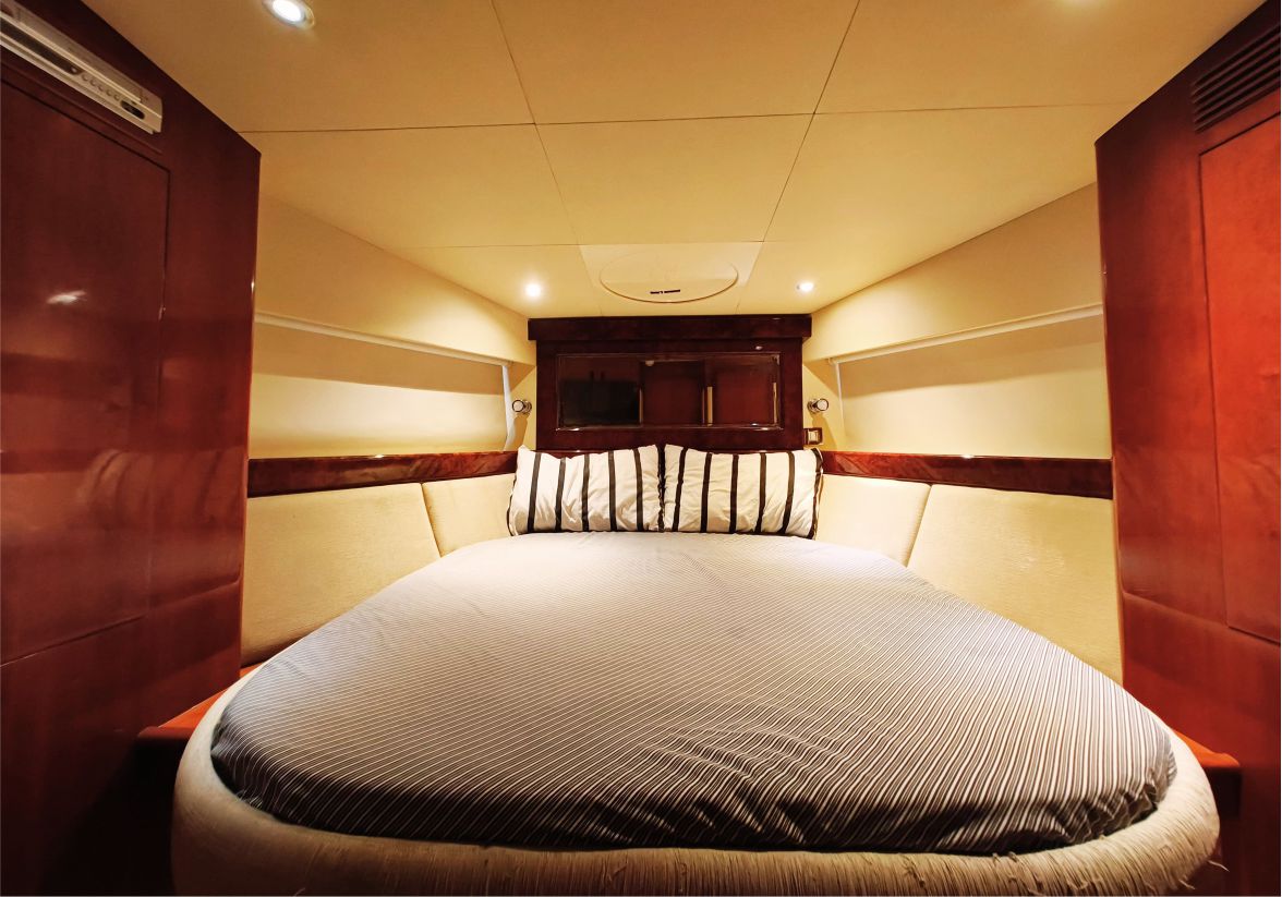 Majesty 50ft(15m) 13 Guest Capacity - Flame Travel Dubai