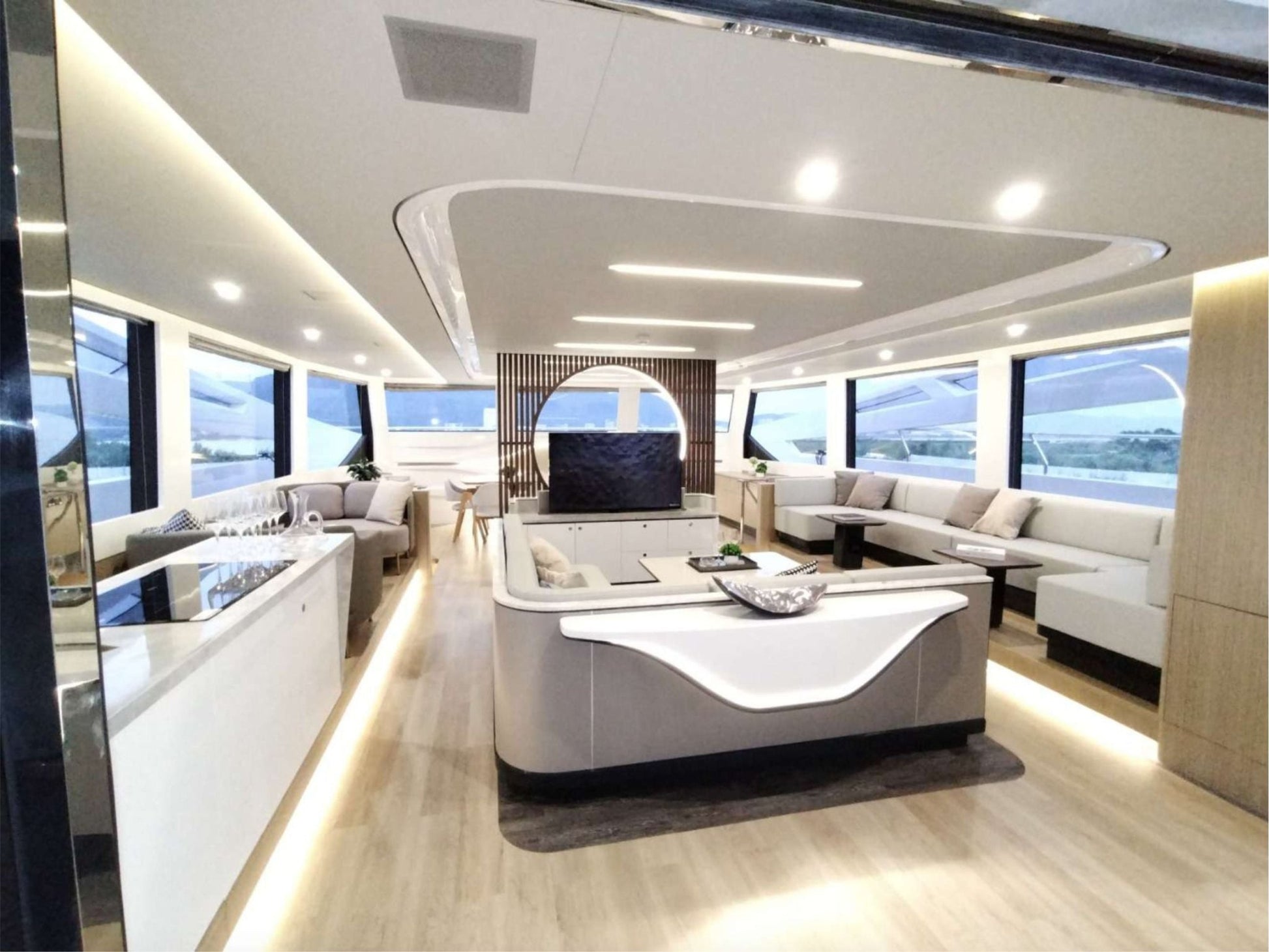 Infinity 60ft(18m) 40 Guest Capacity - Flame Travel Dubai