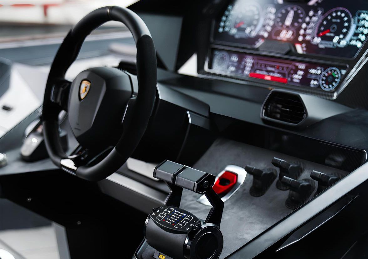 Lamborghini 63ft(20m) 10 Guest Capacity - Flame Travel Dubai