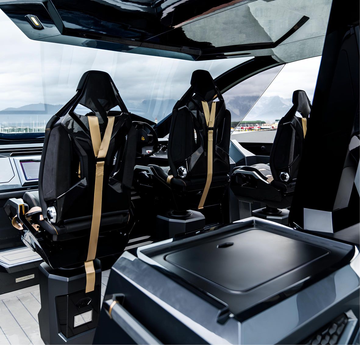 Lamborghini 63ft(20m) 10 Guest Capacity - Flame Travel Dubai