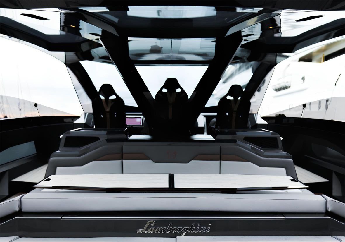 Lamborghini 63ft(20m) 10 Guest Capacity - Flame Travel Dubai