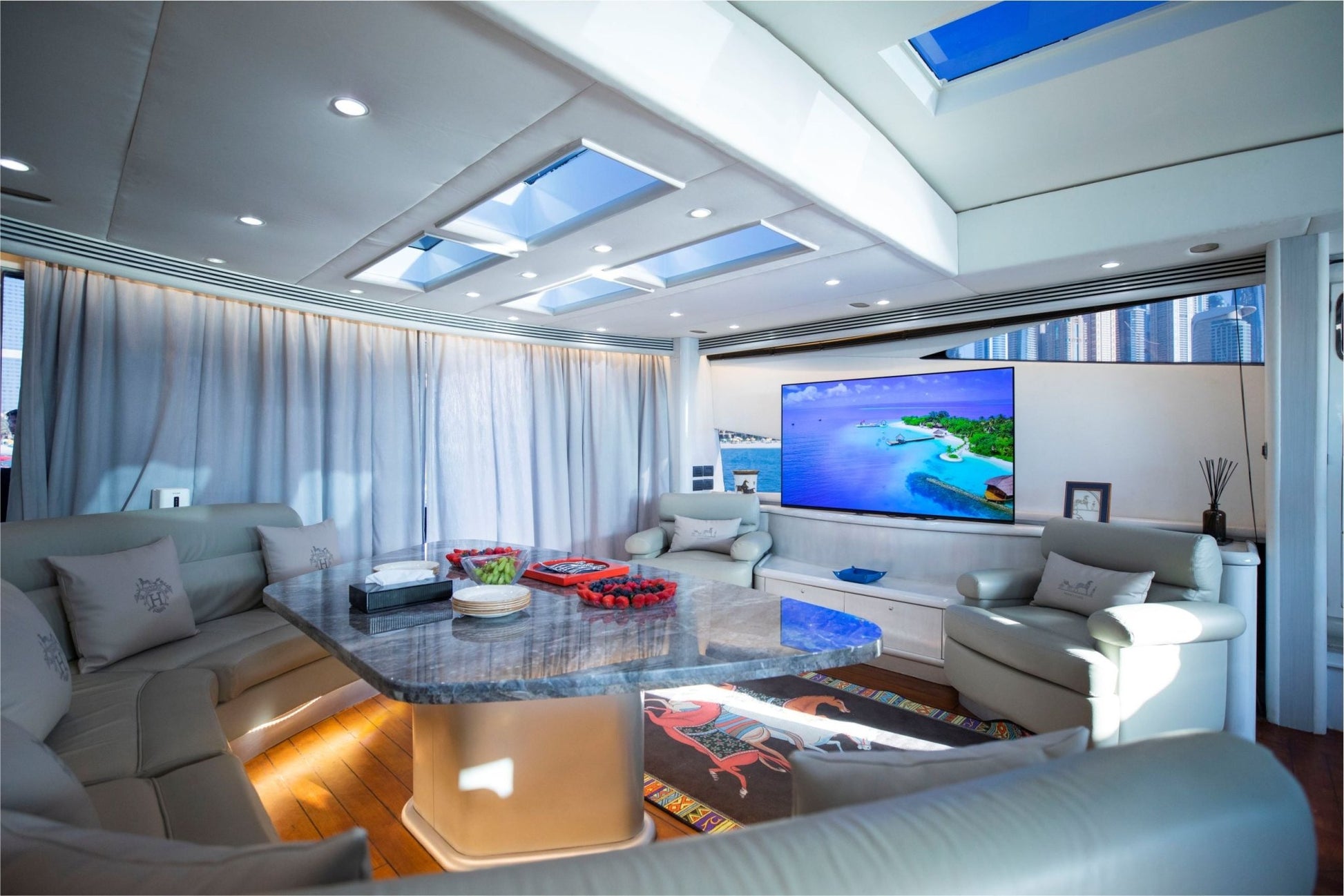 Panther 95ft(29m) 20 Guest Capacity - Flame Travel Dubai