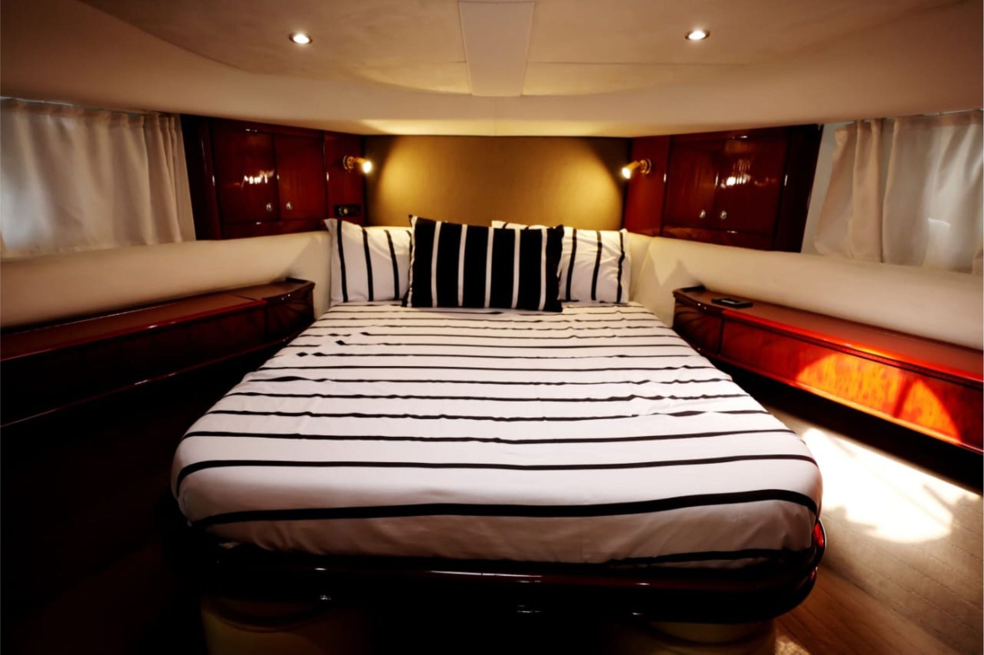 Princess 60ft(18m) 20 Guest Capacity - Flame Travel Dubai