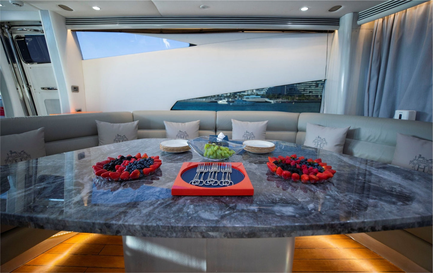 Panther 95ft(29m) 20 Guest Capacity - Flame Travel Dubai