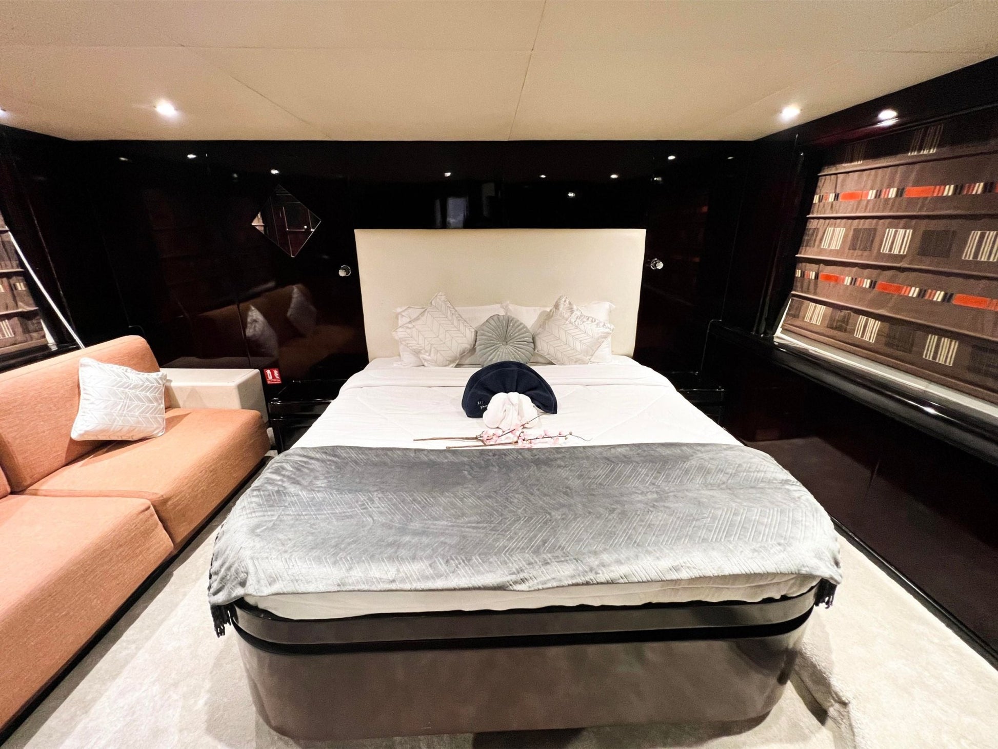 Tisck 75ft(23m) 30 Guest Capacity - Flame Travel Dubai