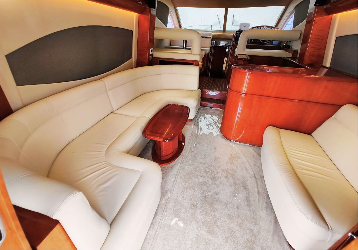 Majesty 50ft(15m) 13 Guest Capacity - Flame Travel Dubai