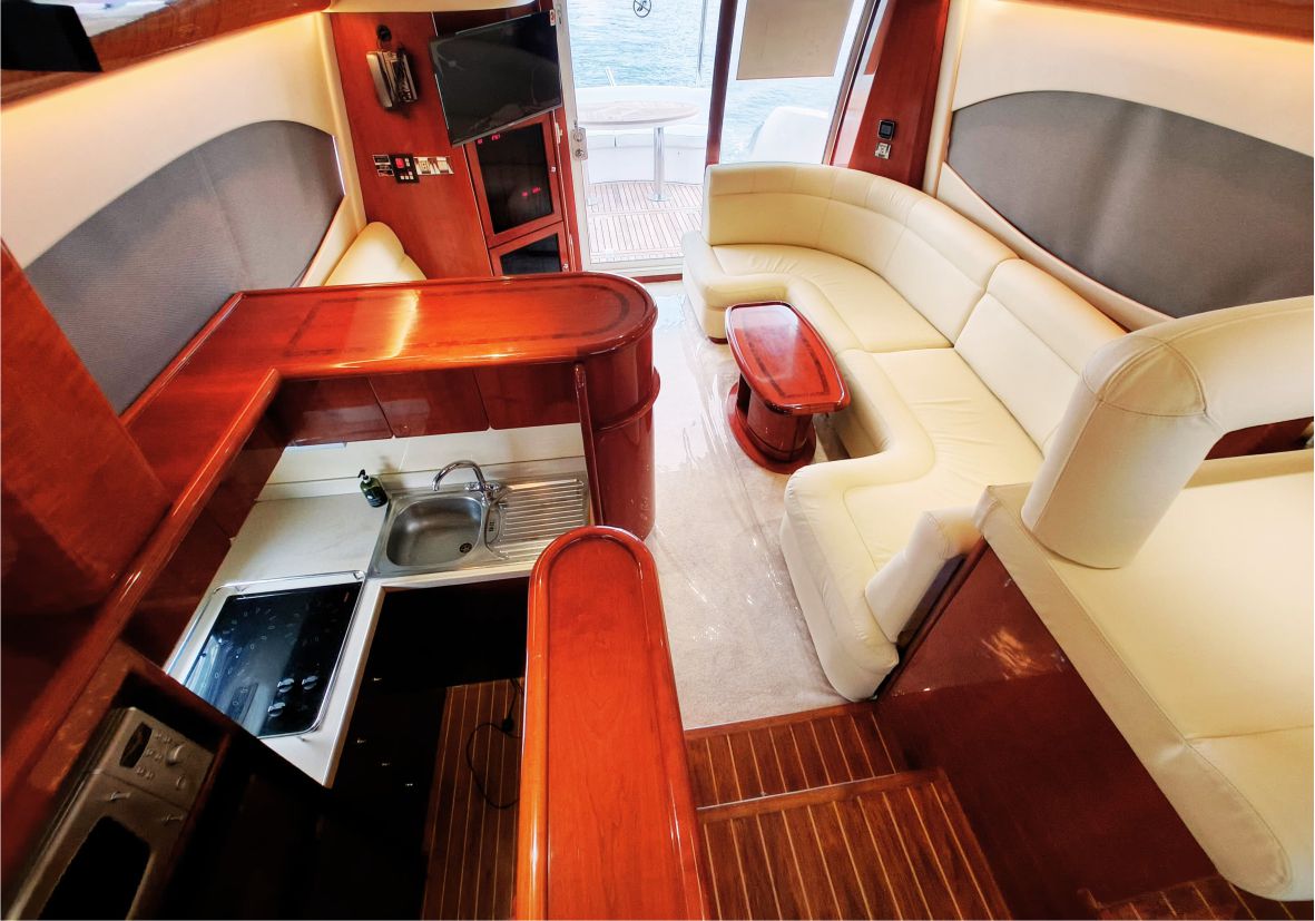 Majesty 50ft(15m) 13 Guest Capacity - Flame Travel Dubai